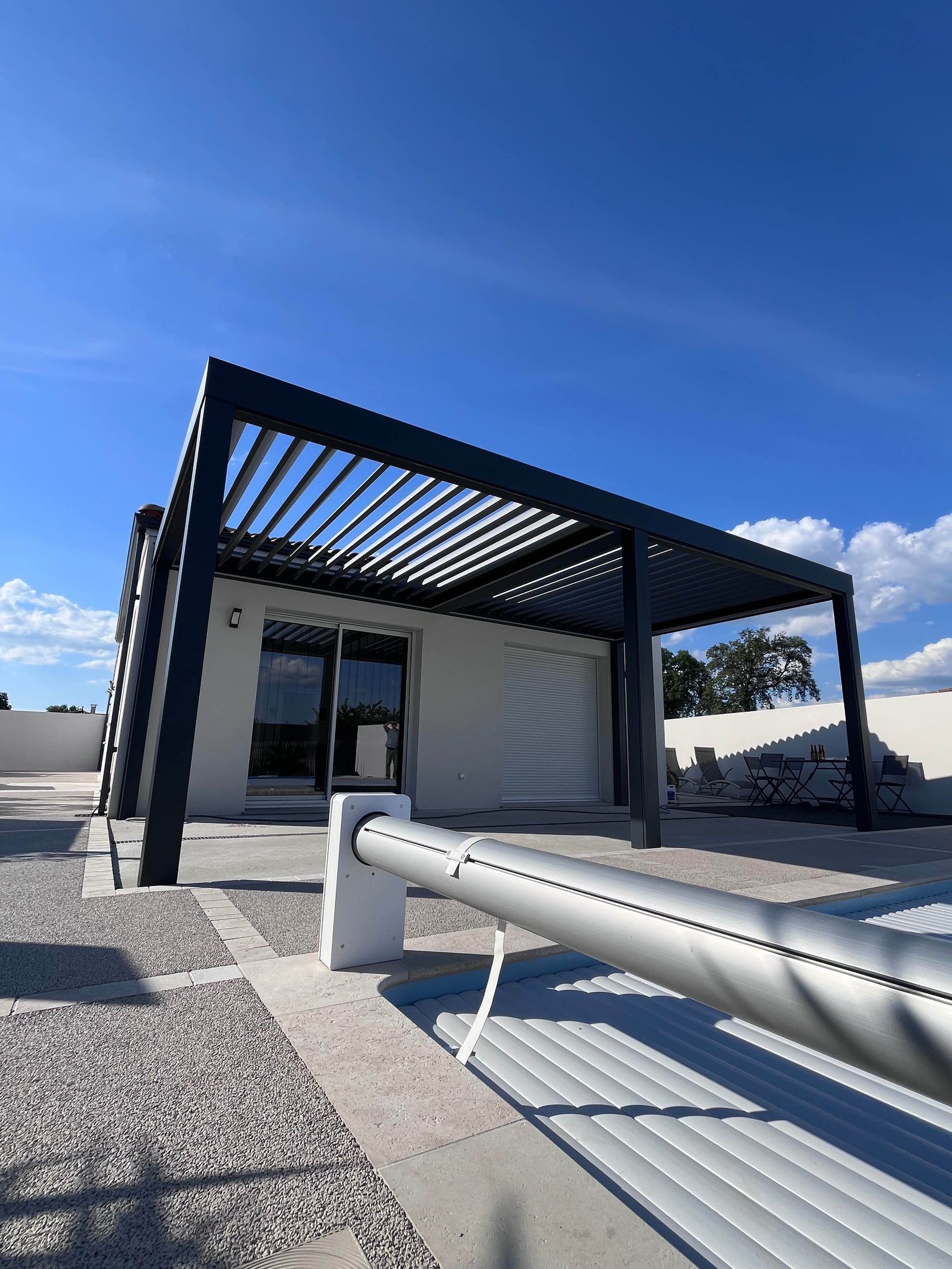 Double pergola bioclimatique face au jardin — Pays royannais