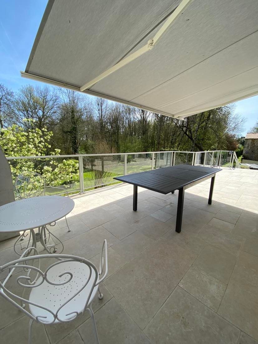 Garde-corps vitrés sur terrasse et escalier — photo 3