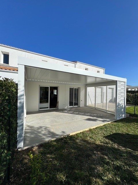 Pergola bioclimatique à Semussac — Semussac