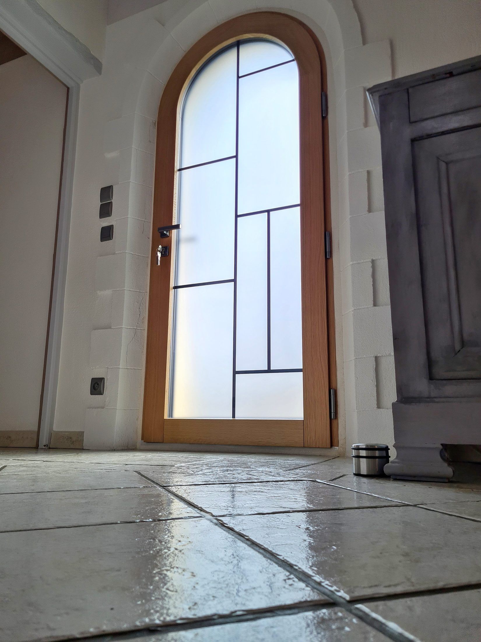 Porte d’entrée cintrée bois-alu MéO — Gémozac