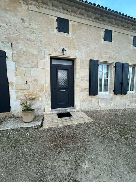 Porte Manoir anthracite et volets battants alu isolants — Ozillac