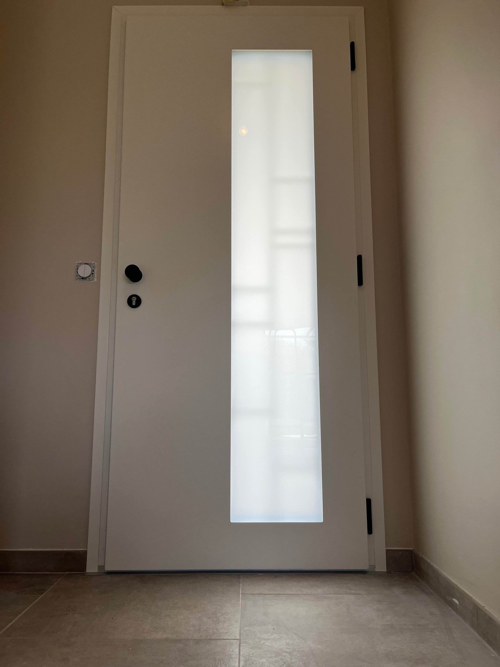 Porte d’entrée contemporaine MéO modèle Apparence — Saint-Georges-de-Didonne
